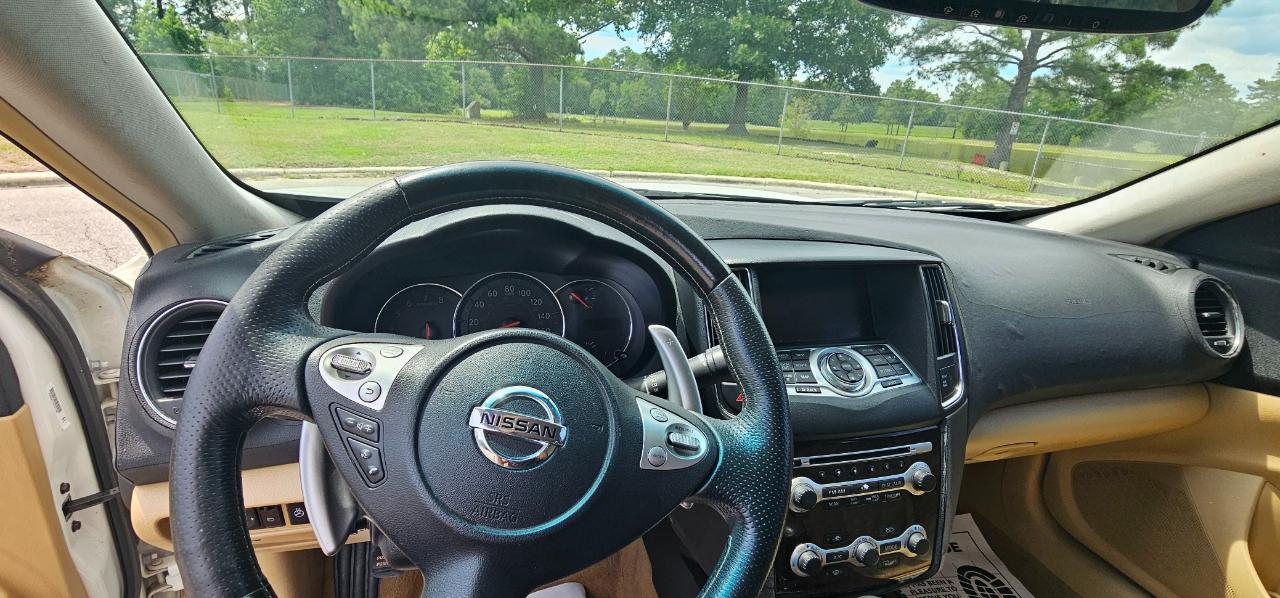 Nissan Maxima SV 2011