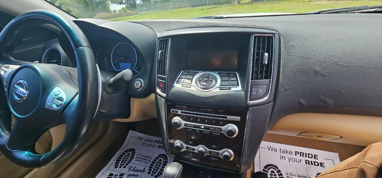 Nissan Maxima SV 2011