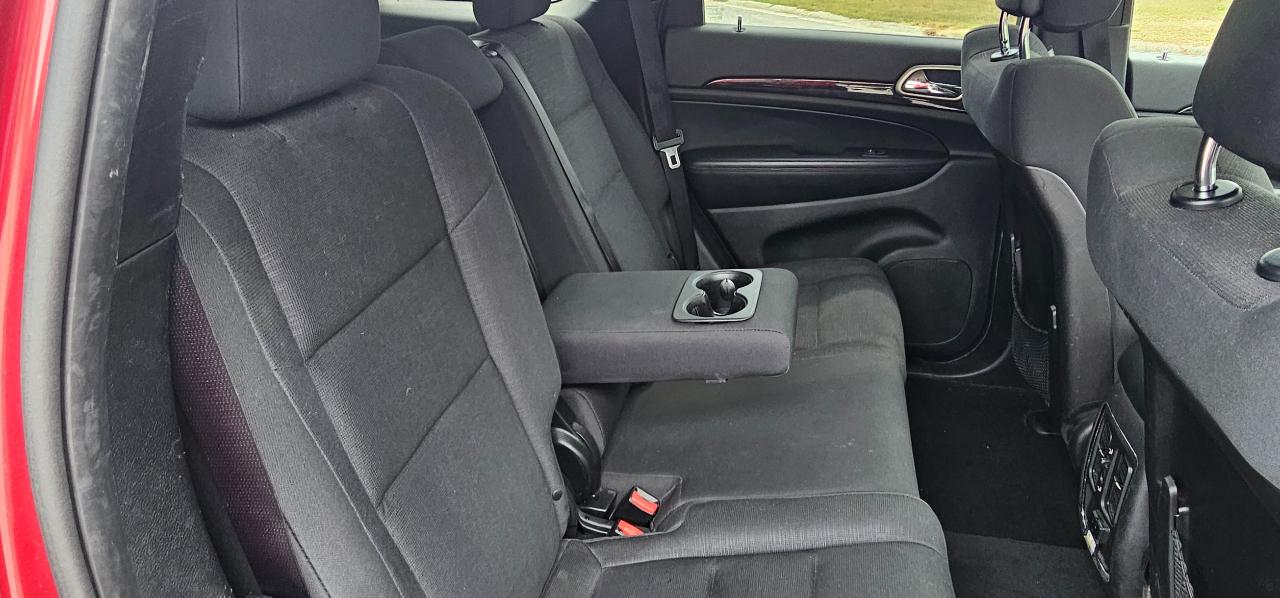 Jeep Grand Cherokee Laredo 4WD 2012