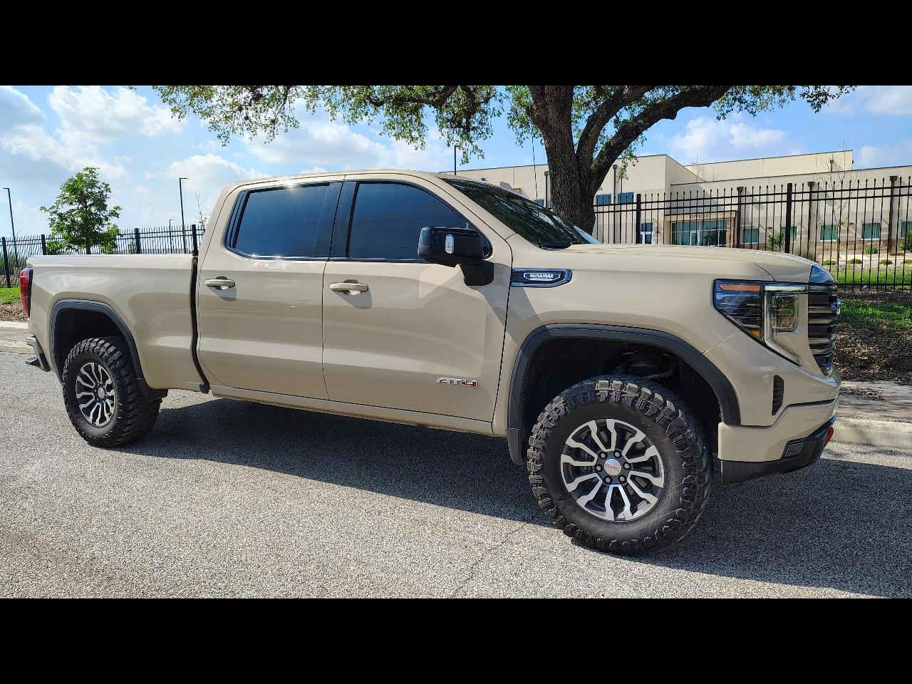 GMC Sierra 1500 AT4 Crew Cab 4WD 2022