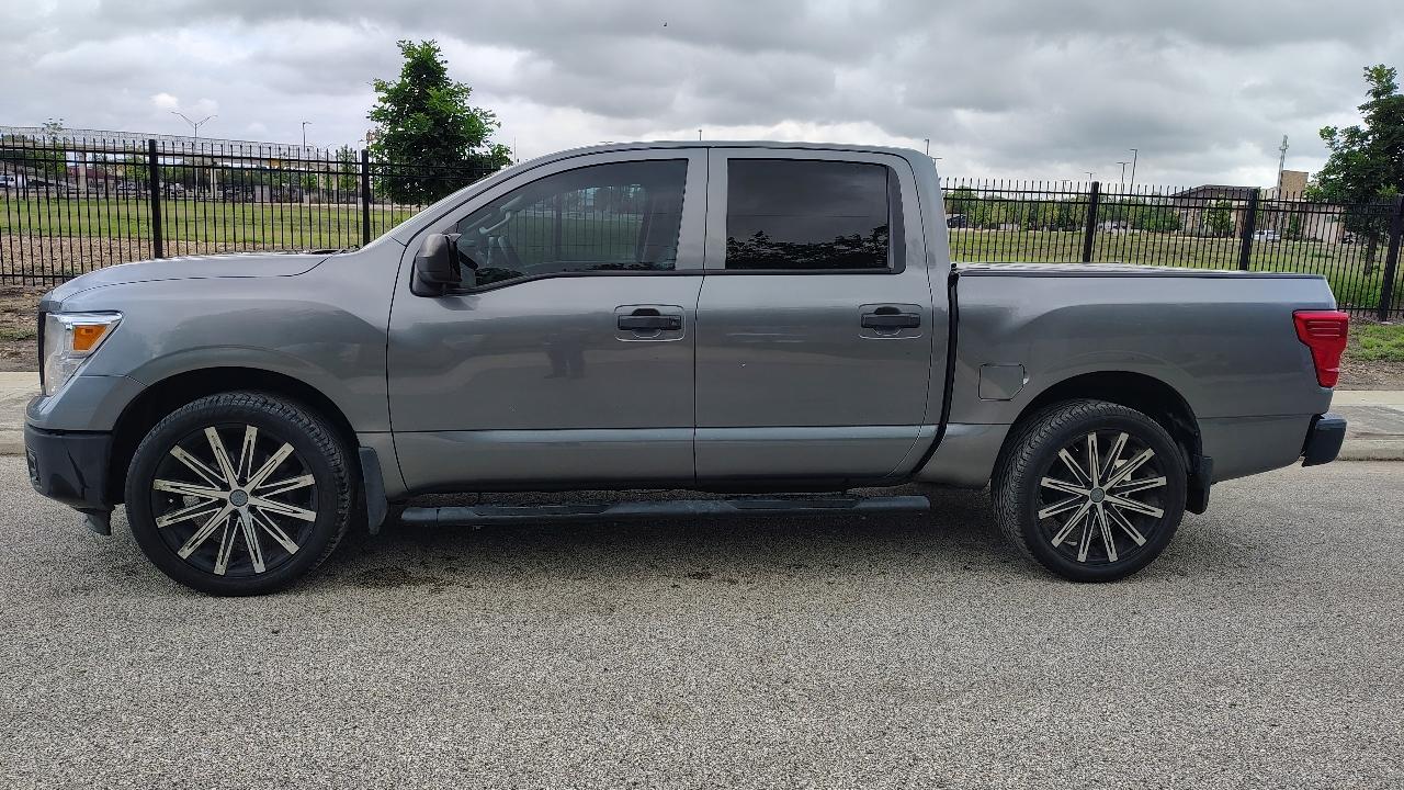 Nissan Titan SV Crew Cab 2WD 2017