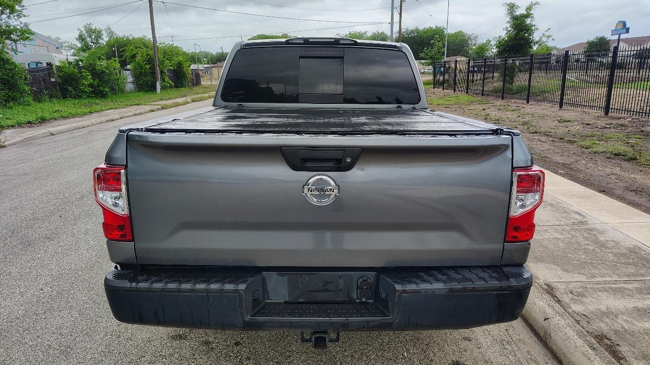 Nissan Titan SV Crew Cab 2WD 2017