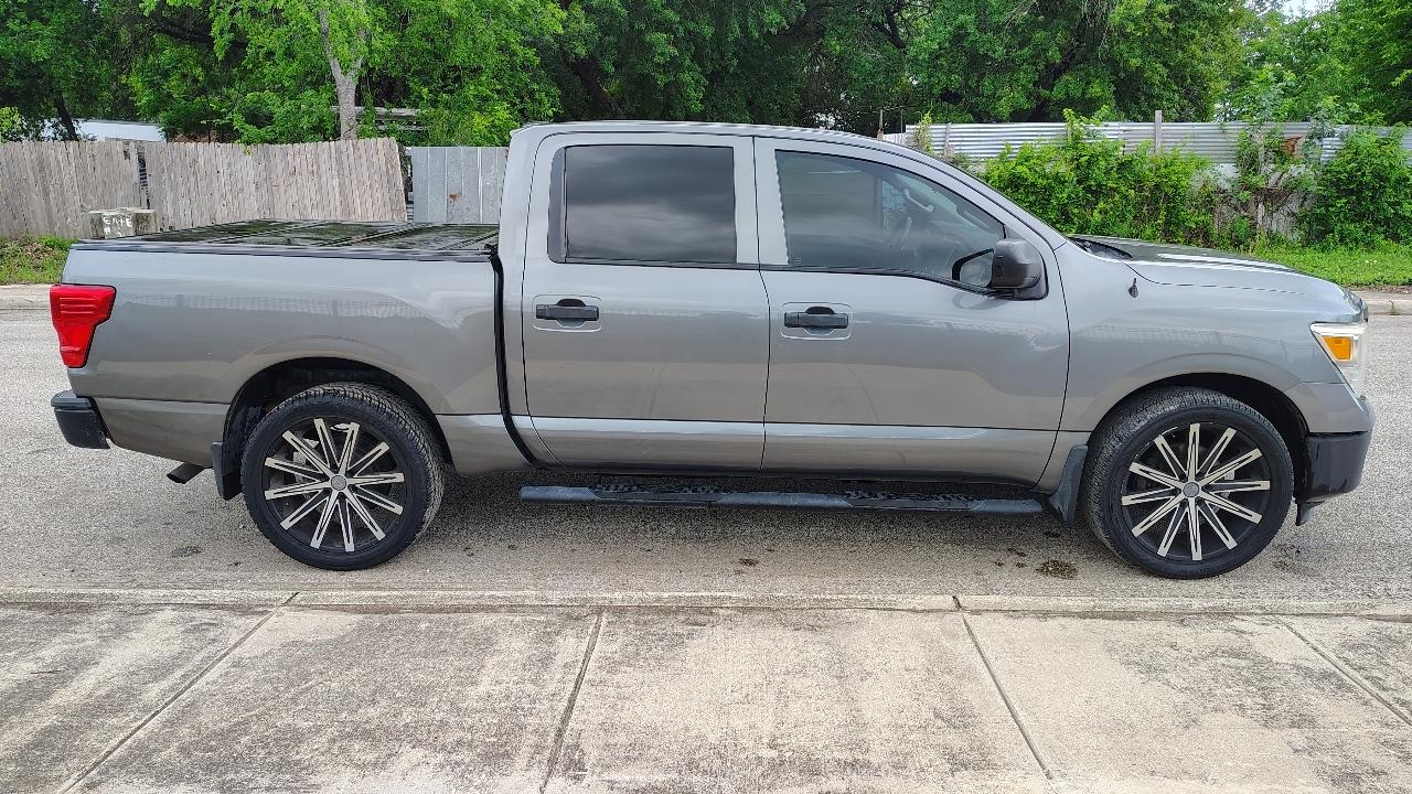 Nissan Titan SV Crew Cab 2WD 2017