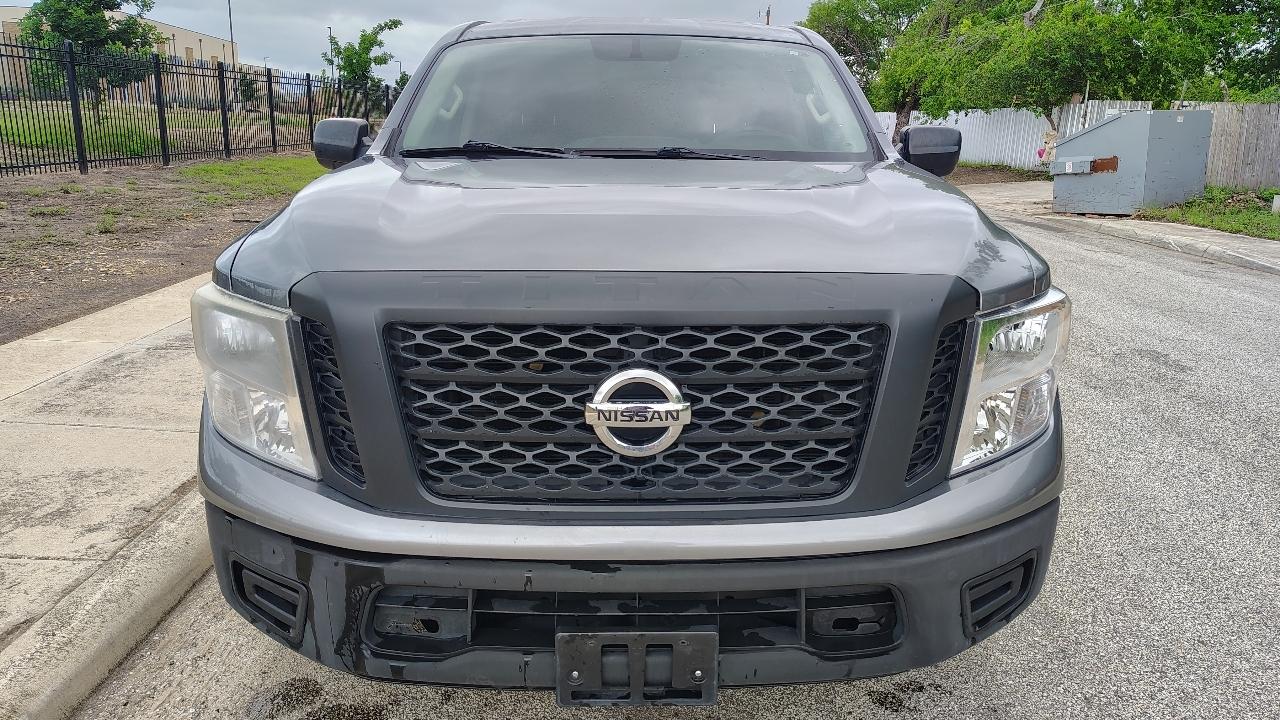 Nissan Titan SV Crew Cab 2WD 2017