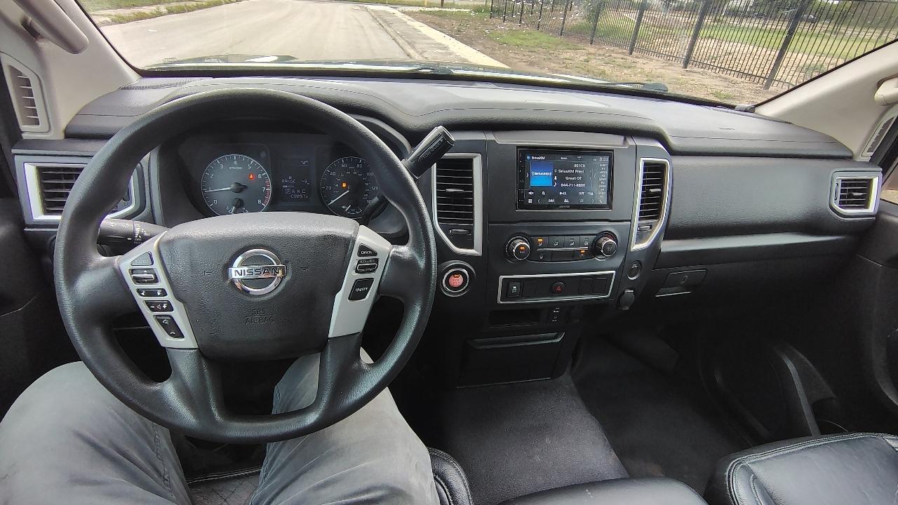 Nissan Titan SV Crew Cab 2WD 2017