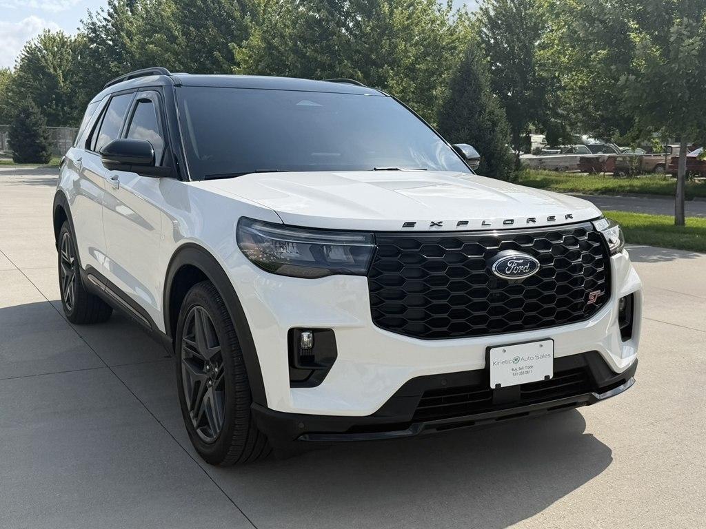 2025 Ford Explorer ST - Photo 6
