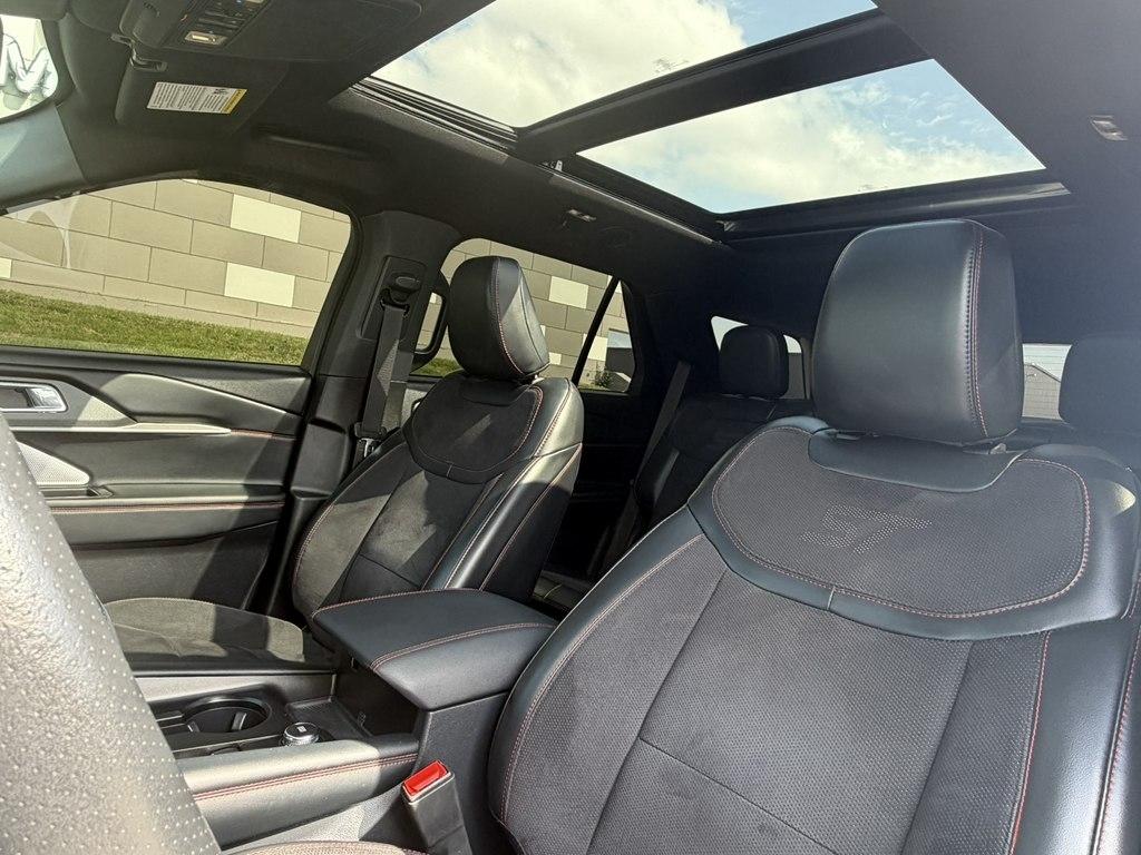 2025 Ford Explorer ST - Photo 12