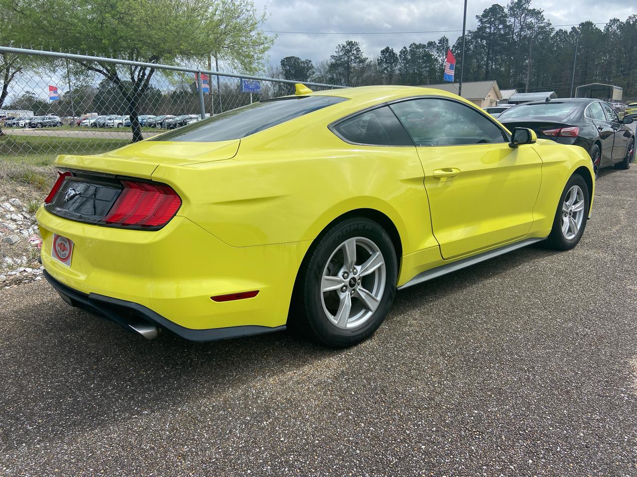 Ford Mustang EcoBoost Coupe 2021