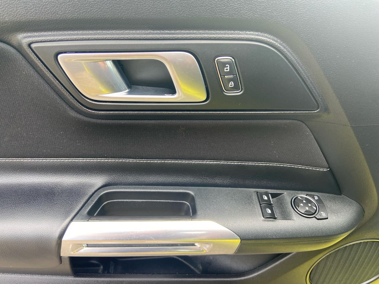 Ford Mustang EcoBoost Coupe 2021