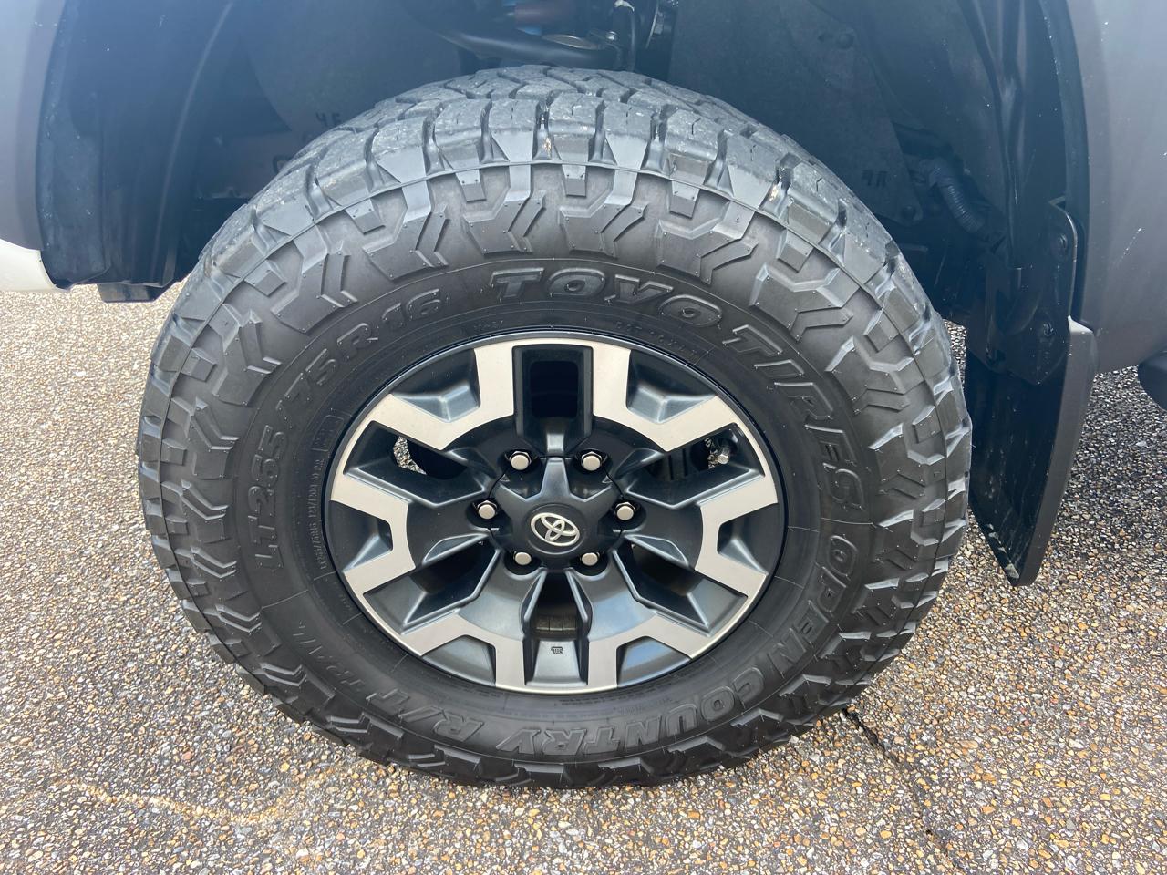 Toyota Tacoma SR5 Double Cab 4WD V6 2023