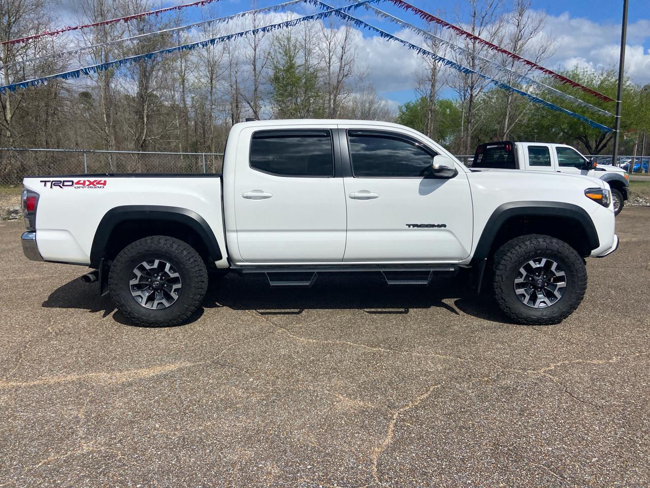 Toyota Tacoma SR5 Double Cab 4WD V6 2023