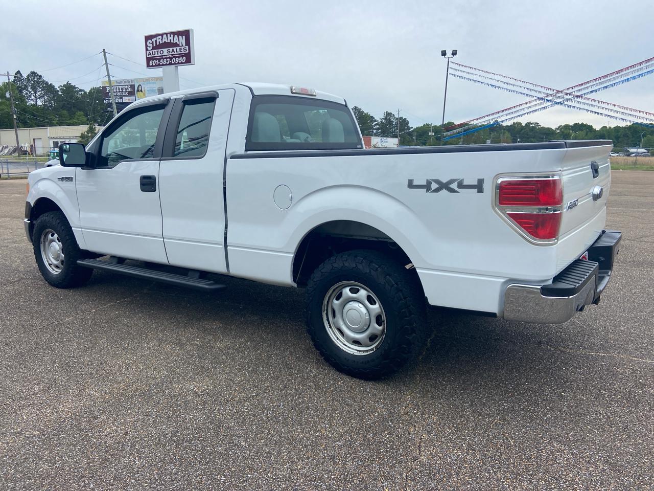 Ford F-150 XL SuperCab 8-ft. Bed 4WD 2014