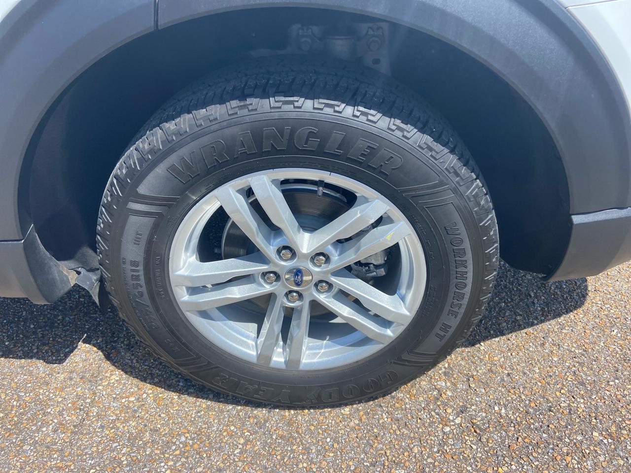 Ford Explorer XLT 2023