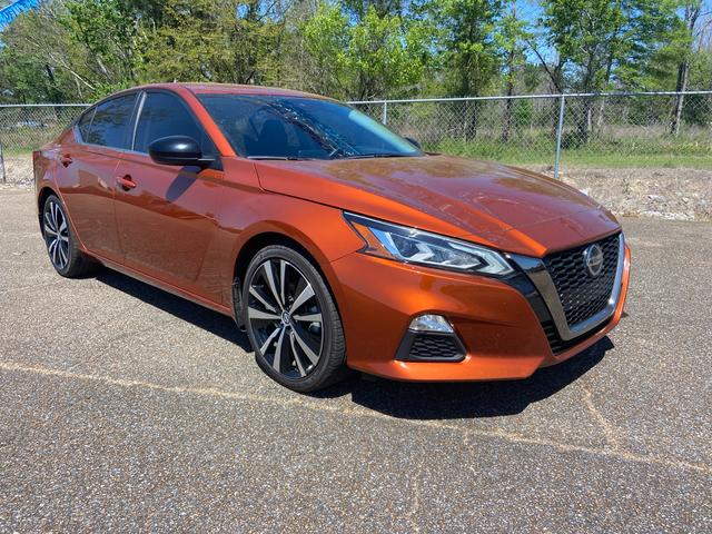 Orange 2022 Nissan Altima 2.5 SR FWD Sedan Front-Wheel Drive Continuously Variable Transmission