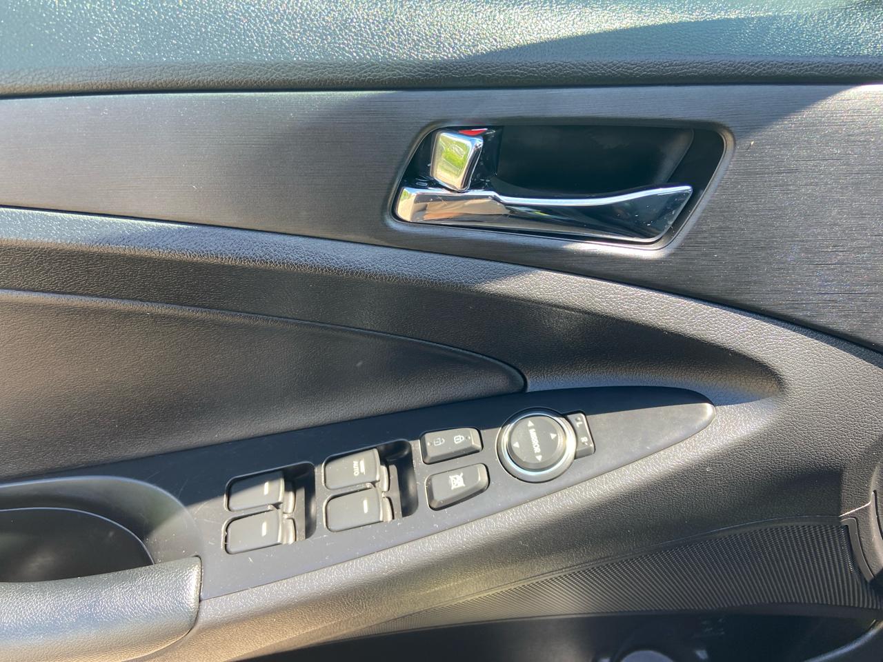 Hyundai Sonata SE Auto 2012