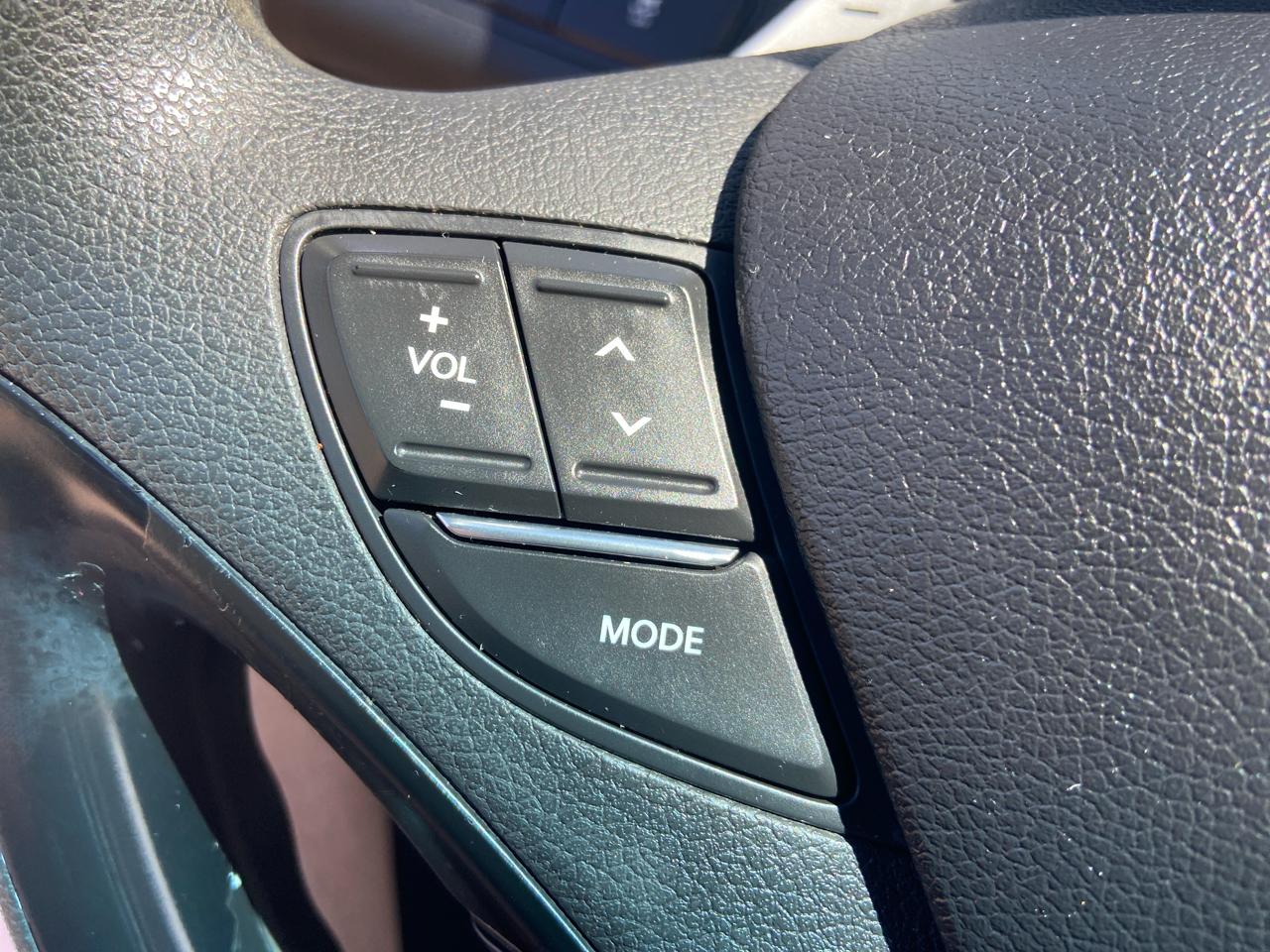 Hyundai Sonata SE Auto 2012