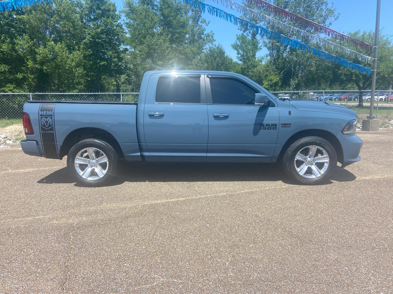 RAM 1500 Sport Crew Cab SWB 4WD 2015