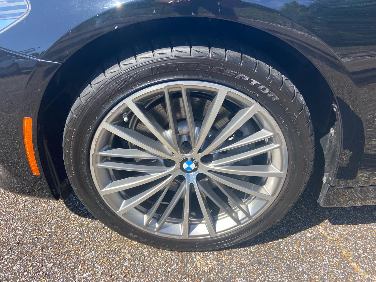 BMW 5-Series 530i 2019