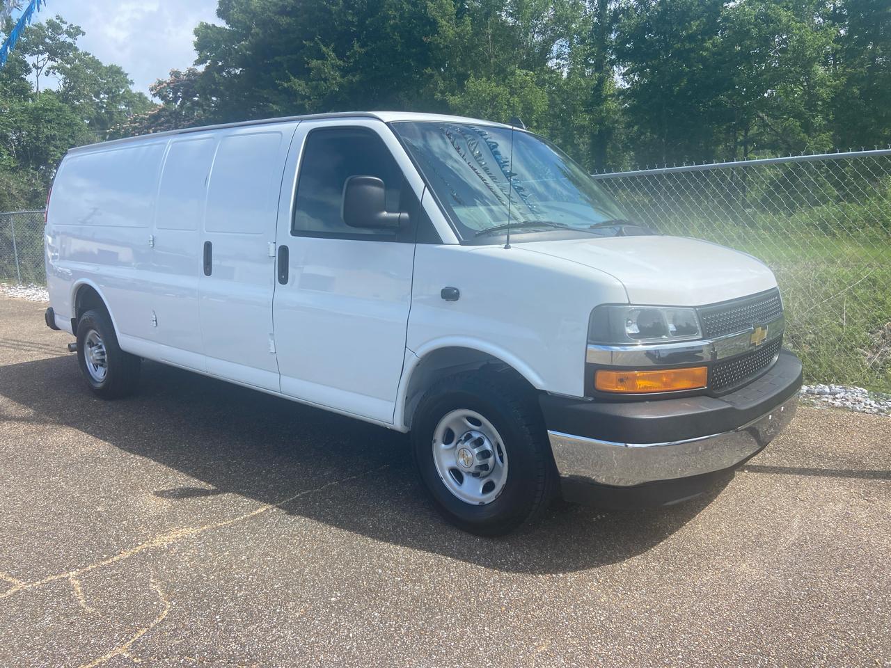 2023 Chevrolet Express 3500 Extended Work Van's photo