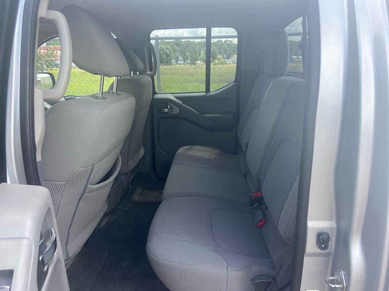 Nissan Frontier S Crew Cab 5AT 2WD 2018
