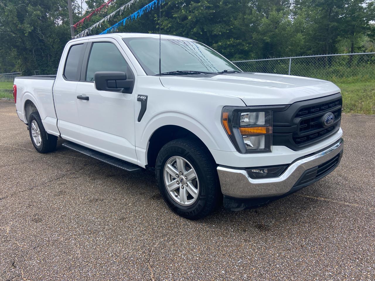 Ford F-150 XL SuperCab 8-ft. 2WD 2023