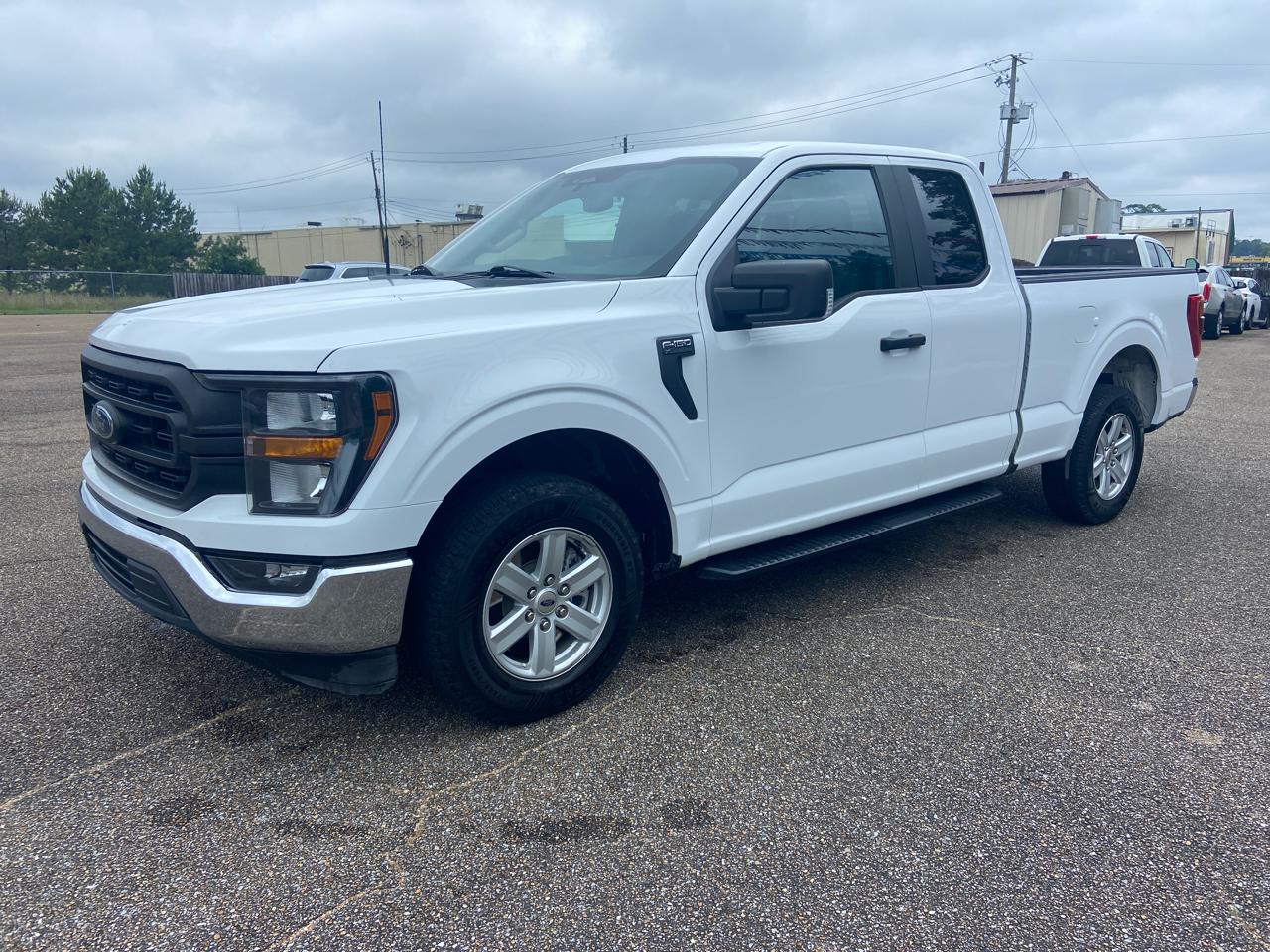 Ford F-150 XL SuperCab 8-ft. 2WD 2023