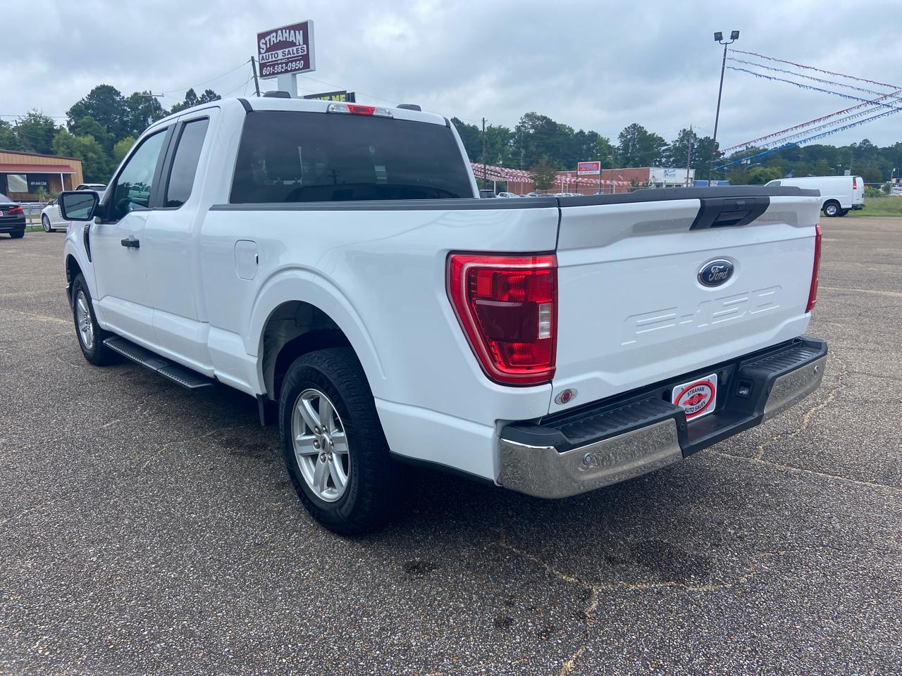 Ford F-150 XL SuperCab 8-ft. 2WD 2023