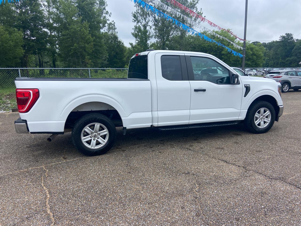 Ford F-150 XL SuperCab 8-ft. 2WD 2023