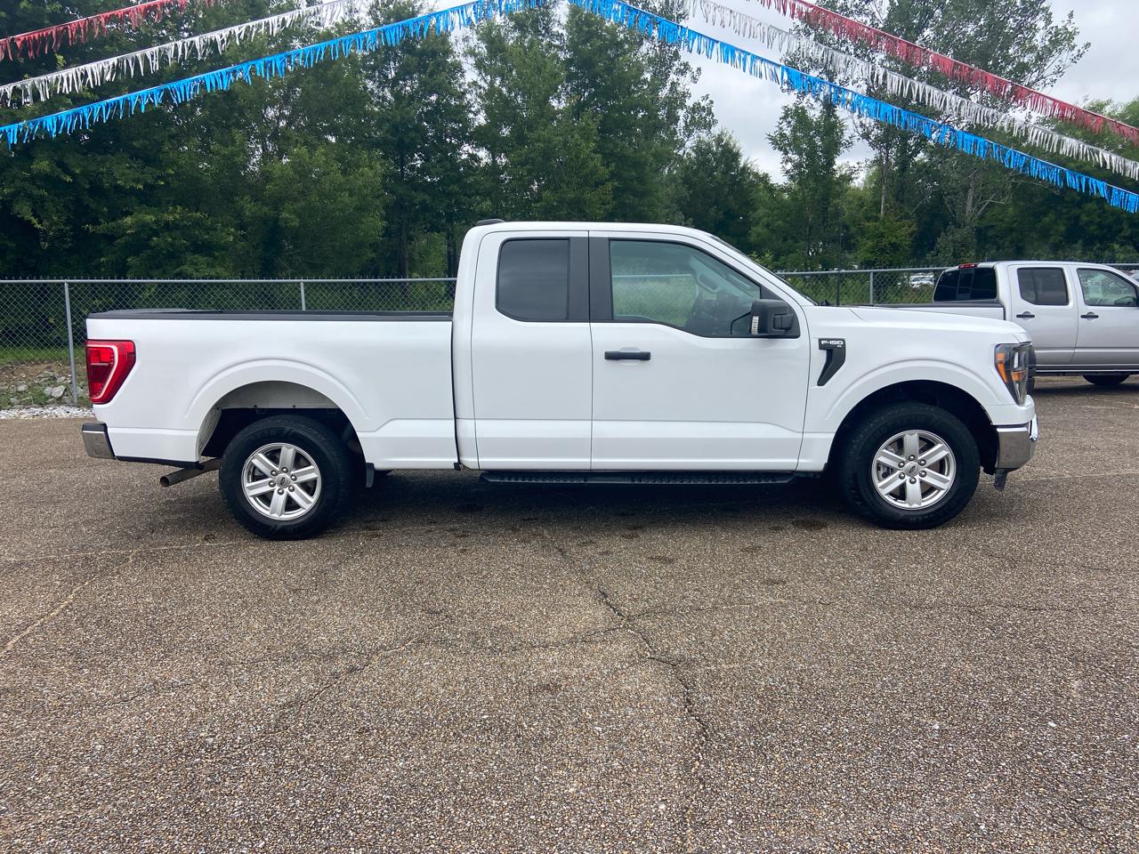 Ford F-150 XL SuperCab 8-ft. 2WD 2023