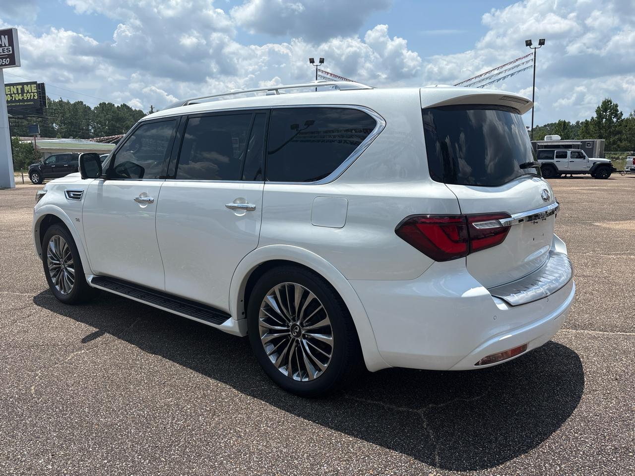Infiniti QX80 LUXE 2019