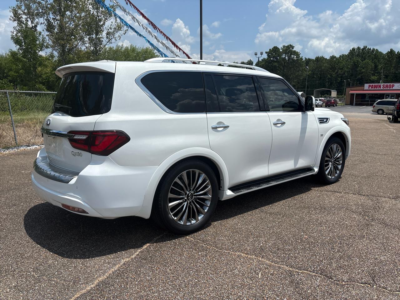 Infiniti QX80 LUXE 2019