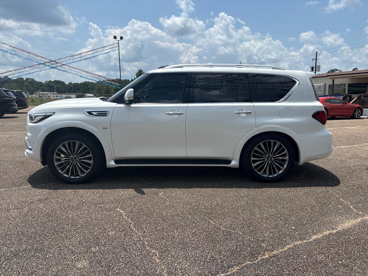 Infiniti QX80 LUXE 2019