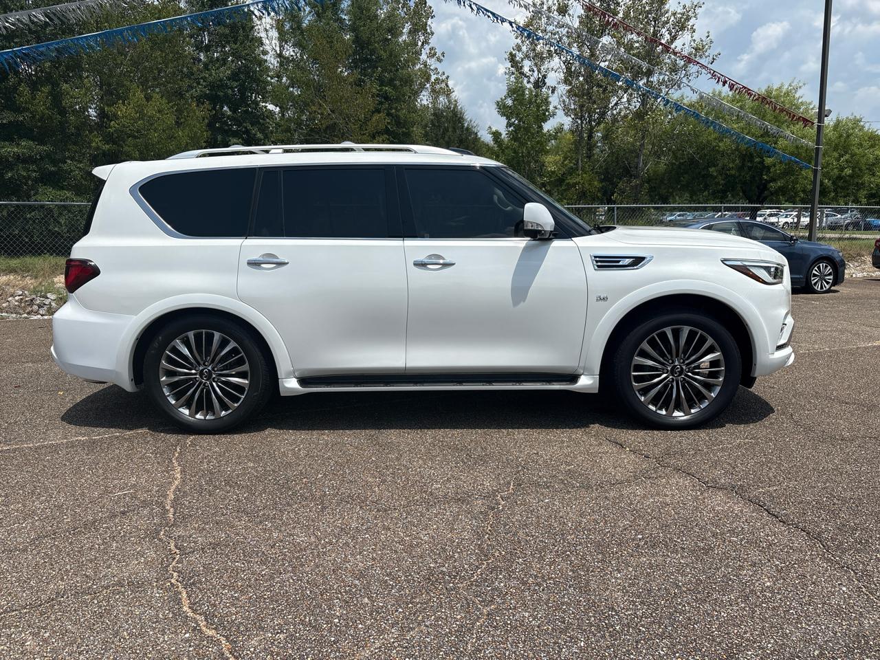 Infiniti QX80 LUXE 2019