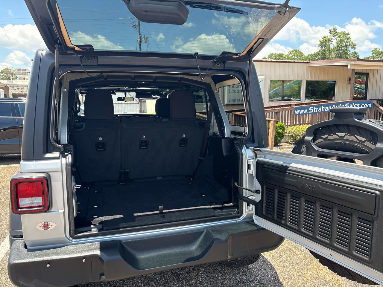 Jeep Wrangler Unlimited Sport Altitude 2023