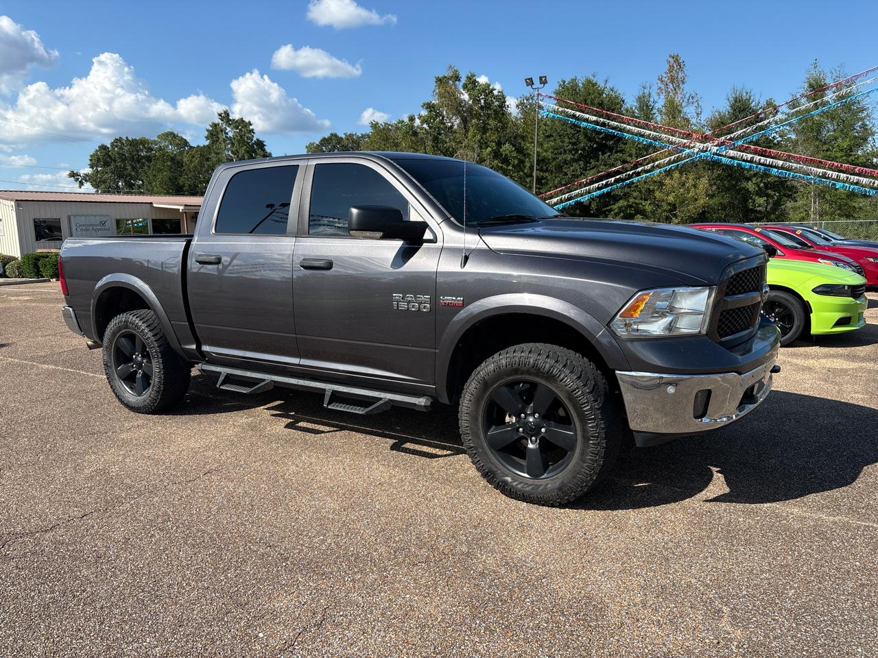 RAM 1500 SLT Crew Cab SWB 4WD 2016