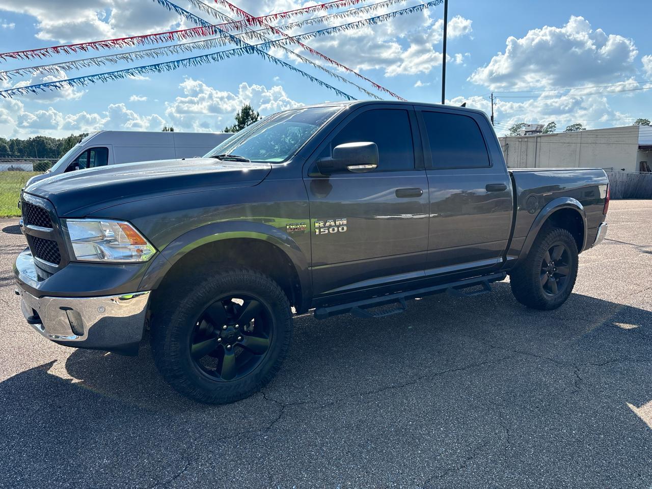 RAM 1500 SLT Crew Cab SWB 4WD 2016