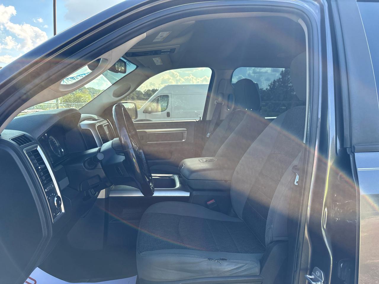 RAM 1500 SLT Crew Cab SWB 4WD 2016