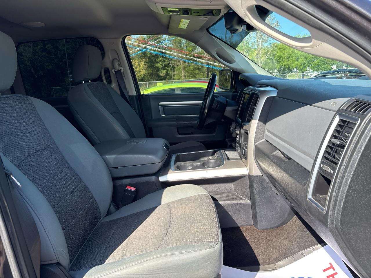 RAM 1500 SLT Crew Cab SWB 4WD 2016