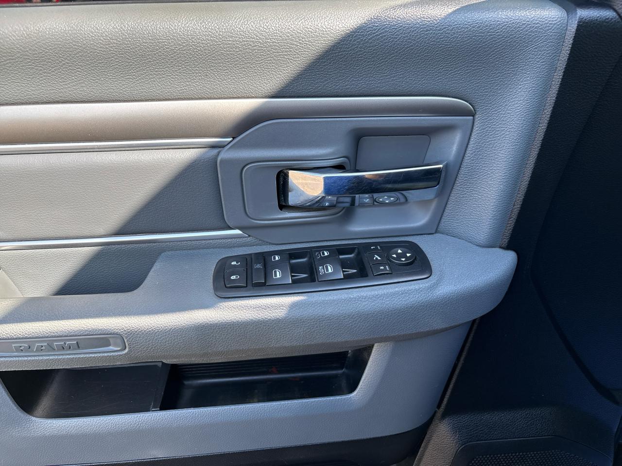 RAM 1500 SLT Crew Cab SWB 4WD 2016