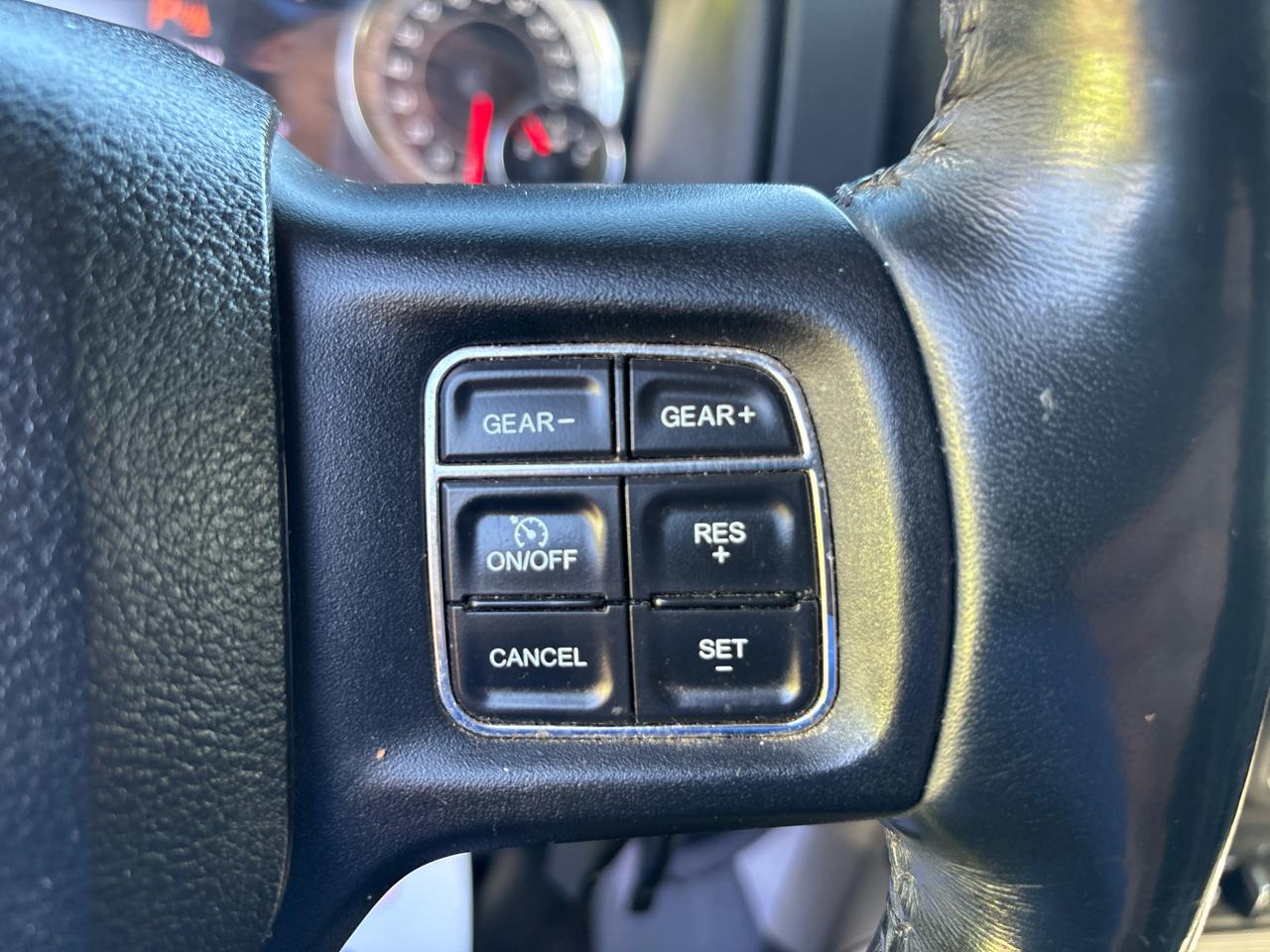 RAM 1500 SLT Crew Cab SWB 4WD 2016