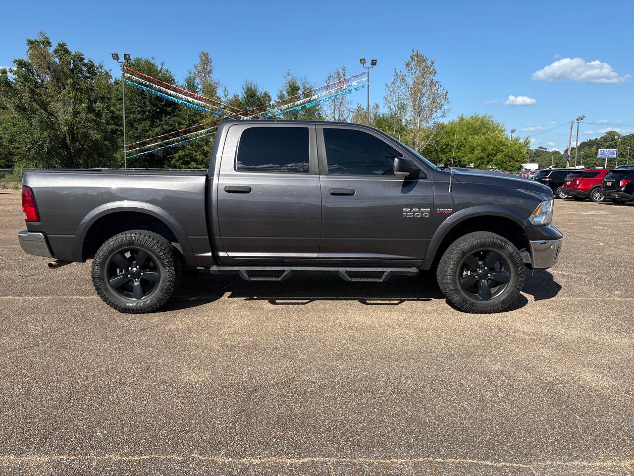 RAM 1500 SLT Crew Cab SWB 4WD 2016