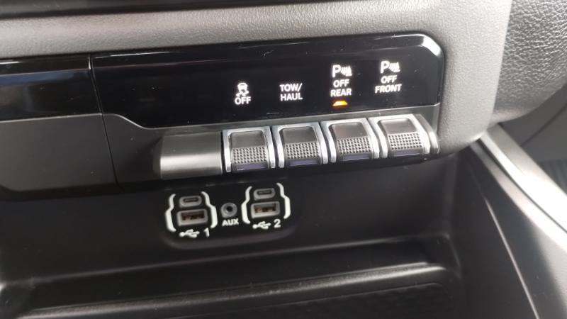 RAM 1500 Big Horn Crew Cab SWB 4WD 2020