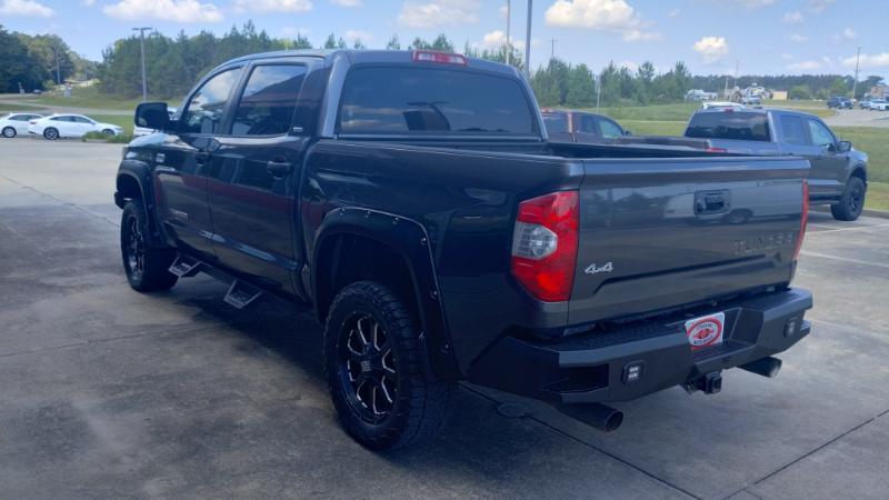 Toyota Tundra SR5 5.7L V8 FFV CrewMax 4WD 2018