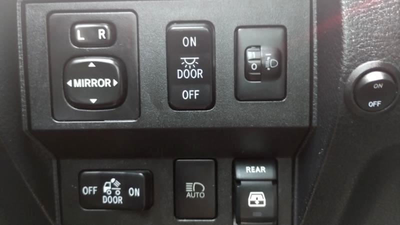 Toyota Tundra SR5 5.7L V8 FFV CrewMax 4WD 2018