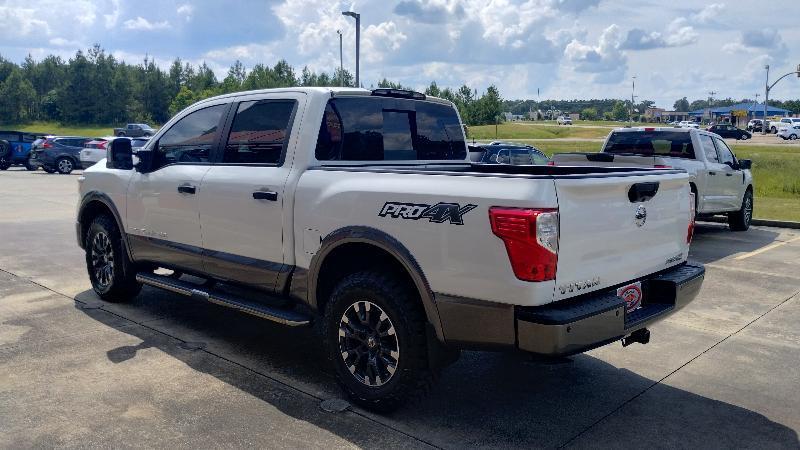 Nissan Titan SV Crew Cab 4WD 2018