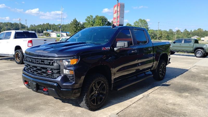Chevrolet Silverado 1500 Trail Boss Custom Crew Cab 4WD 2023