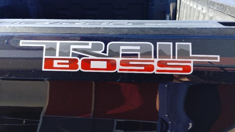 Chevrolet Silverado 1500 Trail Boss Custom Crew Cab 4WD 2023