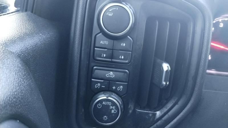 Chevrolet Silverado 1500 Trail Boss Custom Crew Cab 4WD 2023