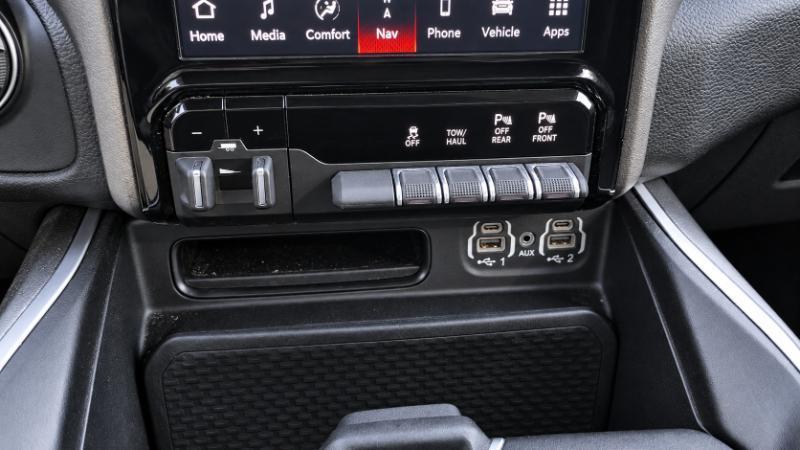 RAM 1500 Big Horn Crew Cab SWB 4WD 2022