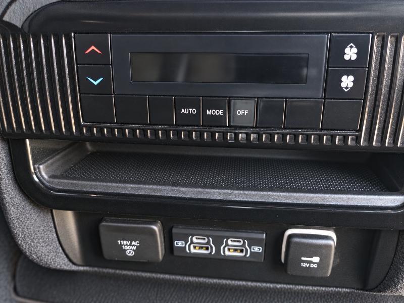 Jeep Wagoneer Series II 4WD 2024